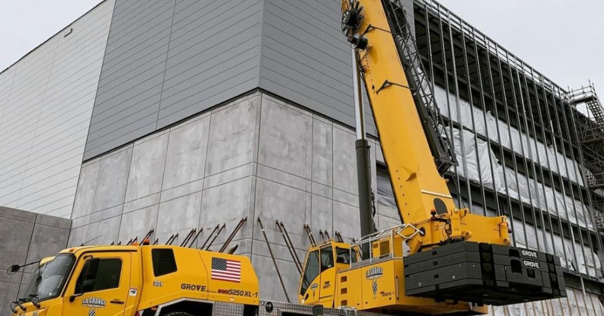 Managing Crane Noise While Working in Residential Areas