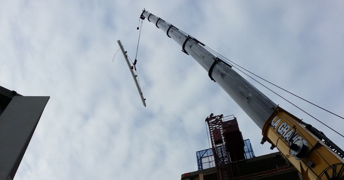 Benefits of Telescoping Rough-Terrain Cranes
