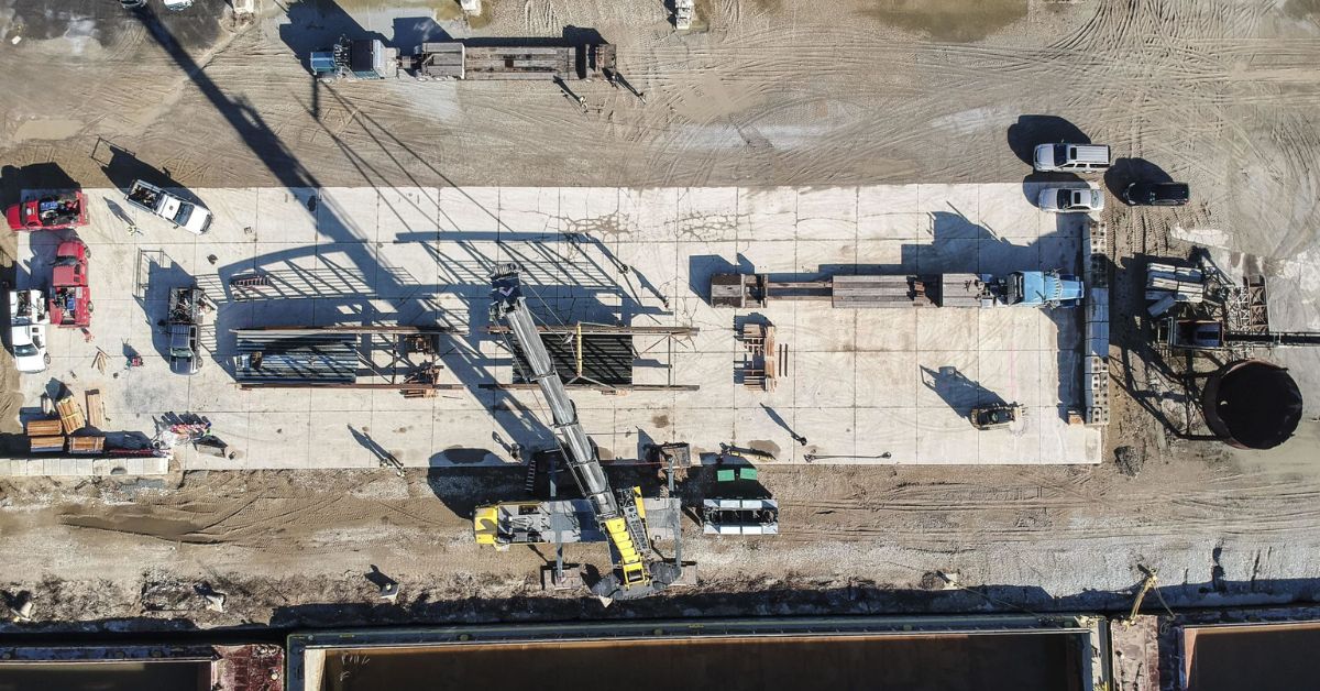 Truck Cranes vs. Boom Trucks: What’s the Difference?