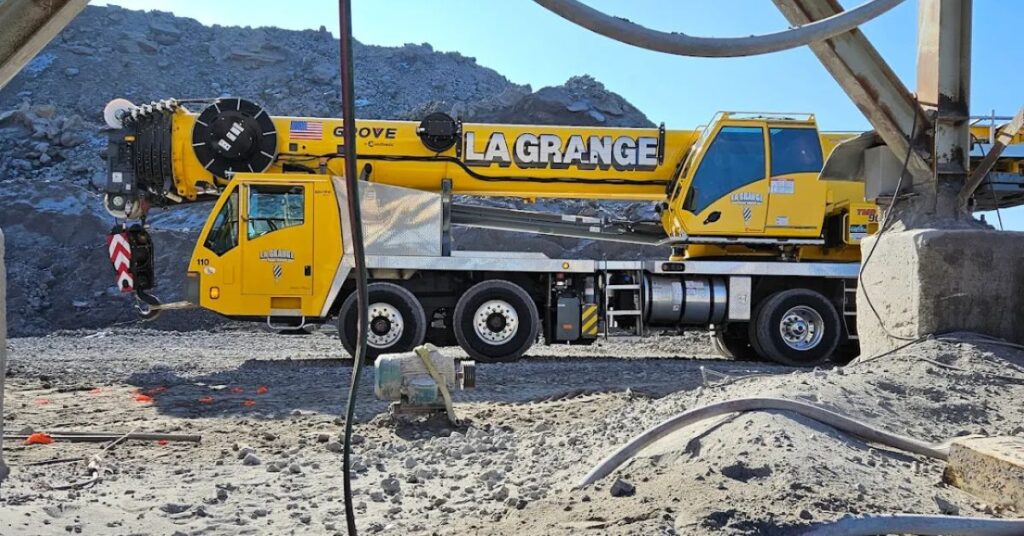 Benefits of Telescoping Rough-Terrain Cranes
